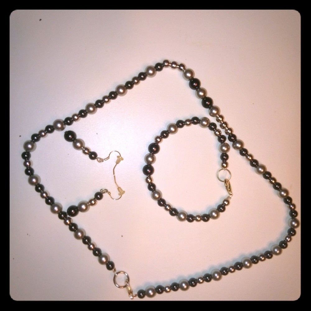 3pc Jewelry set incl Necklace, bracelet & earrings